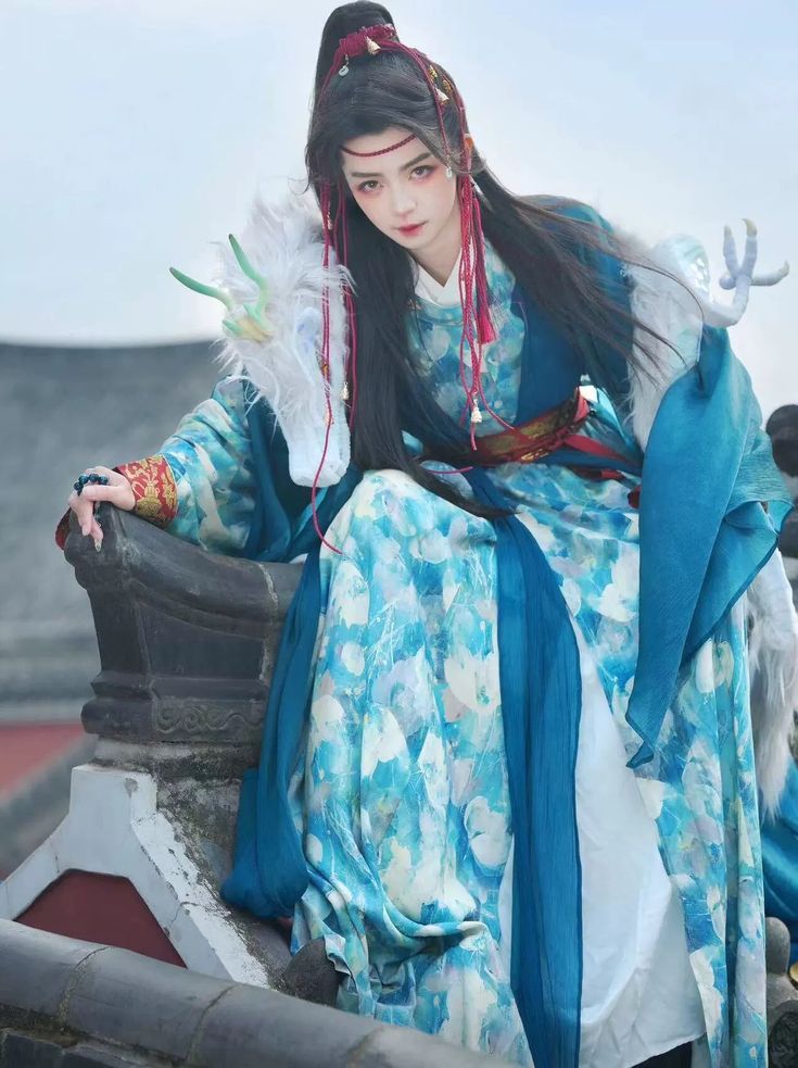 Chinese-Style Girls Cheongsam for New Years Visit:A Blend of Tradition and Modernity