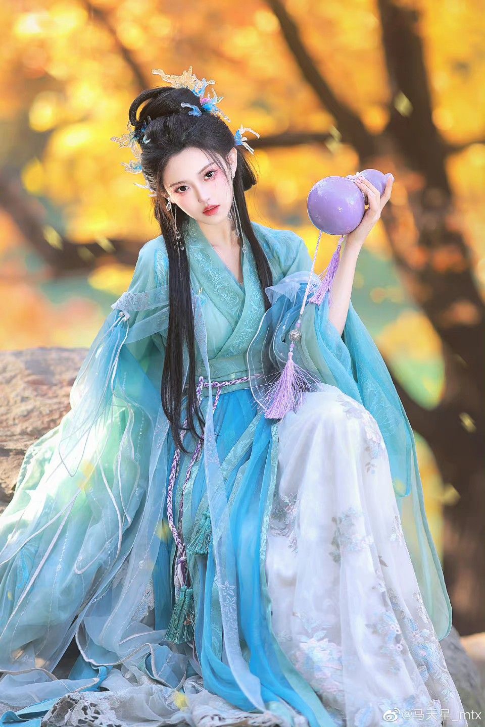 Embracing the New Chinese Style:The Evolution of Cheongsam as a Bridesmaids Dress Embracing the New Chinese Style:The Evolution of Cheongsam as a Bridesmaids Dress