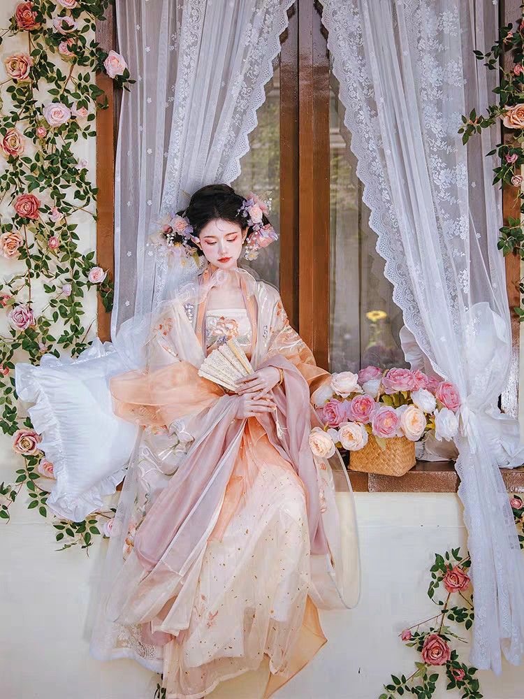 Thirteen Surplus Hanfu:The Enchanting World of Xiaodoukou Thirteen Surplus Hanfu:The Enchanting World of Xiaodoukou