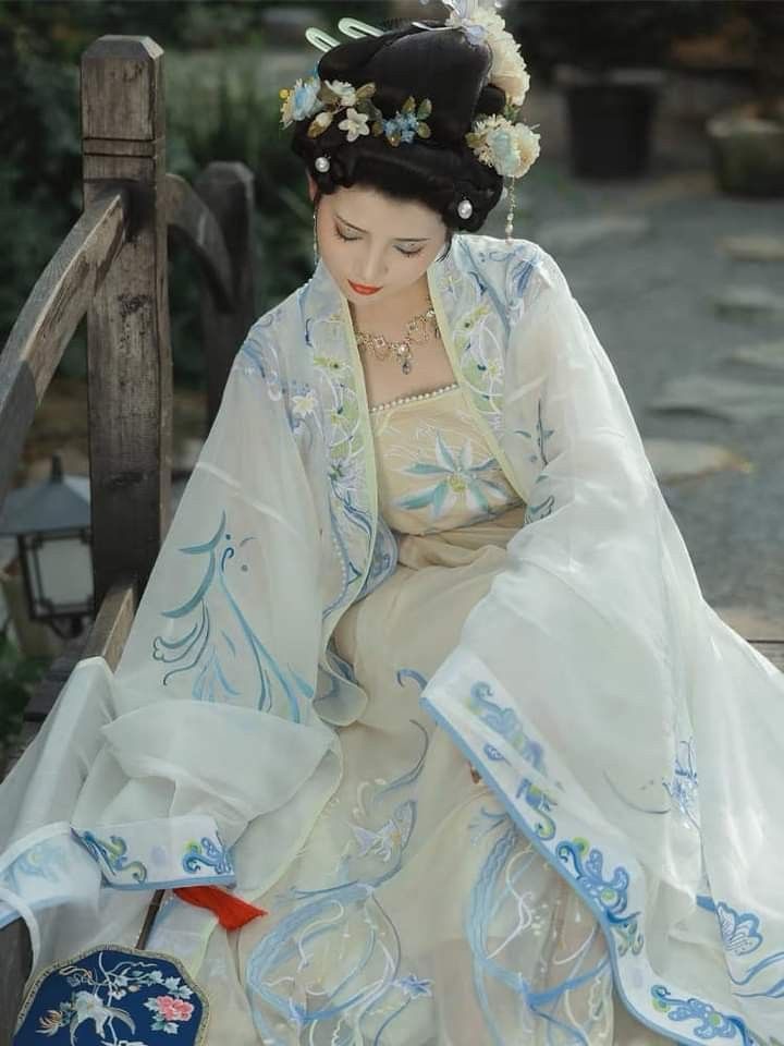 The National Treasure of Cheongsam:The Qipao as a Symbol of Chinese Heritage and Elegance The National Treasure of Cheongsam:The Qipao as a Symbol of Chinese Heritage and Elegance