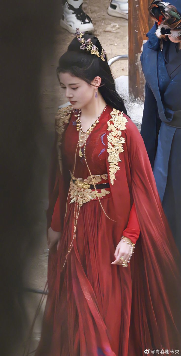The Crowned Princess:A Glimpse into the World of Hanfu Headdress The Crowned Princess:A Glimpse into the World of Hanfu Headdress