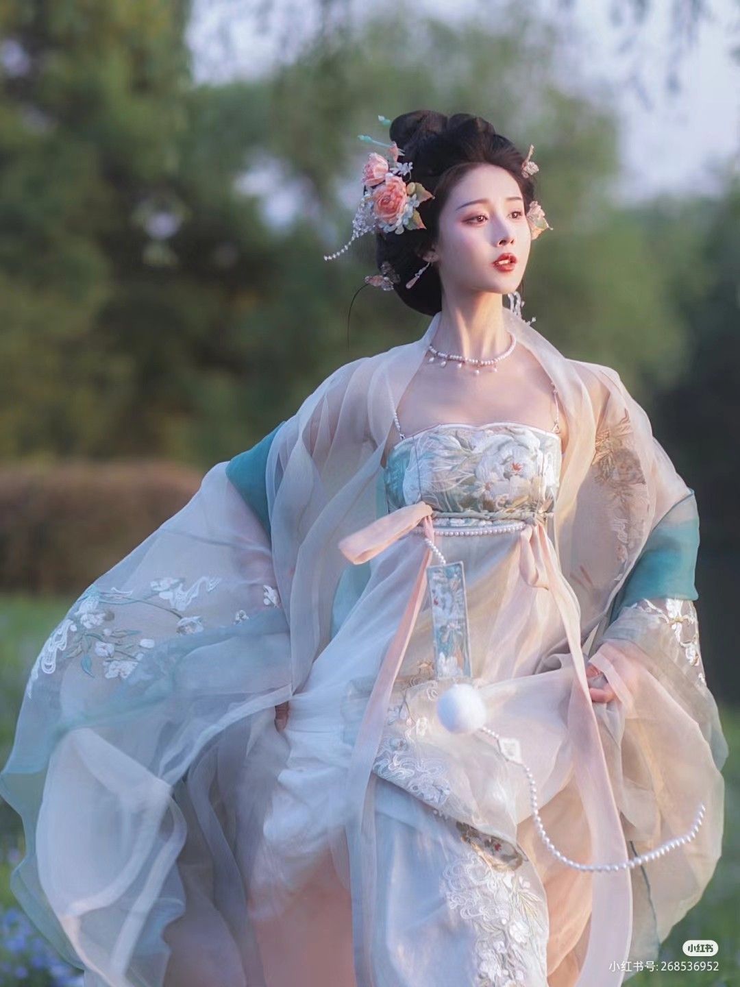 The Elegance of Pipa-Collared Cheongsam:A Cultural Journey Through Traditional Chinese Dress The Elegance of Pipa-Collared Cheongsam:A Cultural Journey Through Traditional Chinese Dress