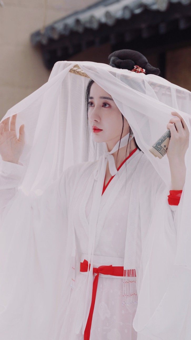Revival of Traditional Ethnic Style:The Evolution of Stand-collar Tibetan-style Hanfu Clothing Revival of Traditional Ethnic Style:The Evolution of Stand-collar Tibetan-style Hanfu Clothing
