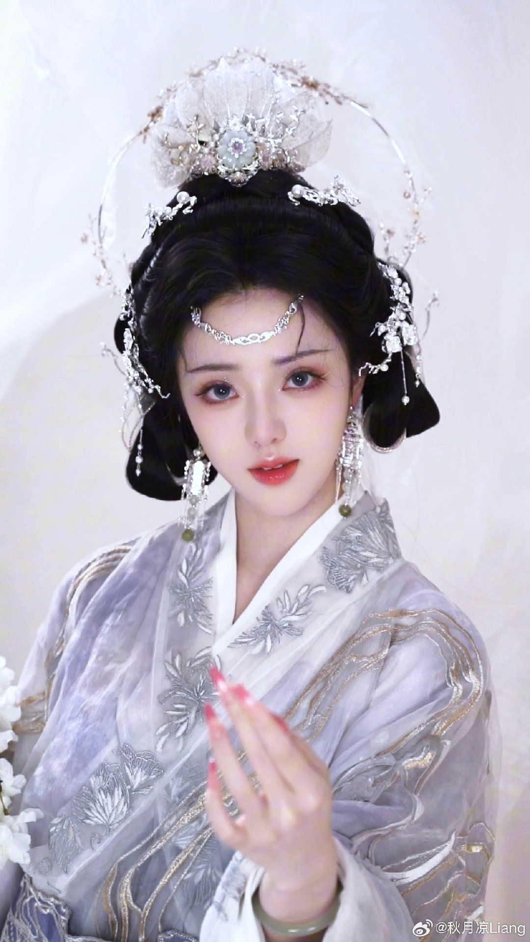 The Elegance of a Grey Hanfu Skirt:A Journey into the World of Traditional Chinese Attire The Elegance of a Grey Hanfu Skirt:A Journey into the World of Traditional Chinese Attire
