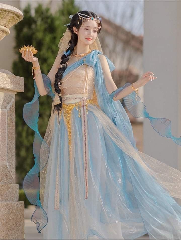 Embracing the Beauty of Qipao for Short and Curvier Girls Embracing the Beauty of Qipao for Short and Curvier Girls