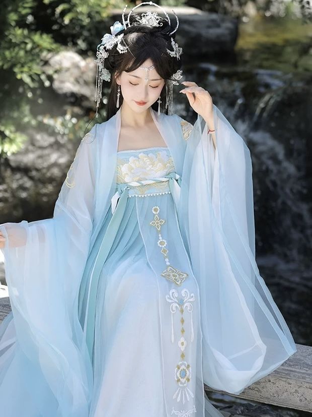 Affordable Original Hanfu Fashion at Wuwu Five-Year-Old Hanfu Shop Affordable Original Hanfu Fashion at Wuwu Five-Year-Old Hanfu Shop