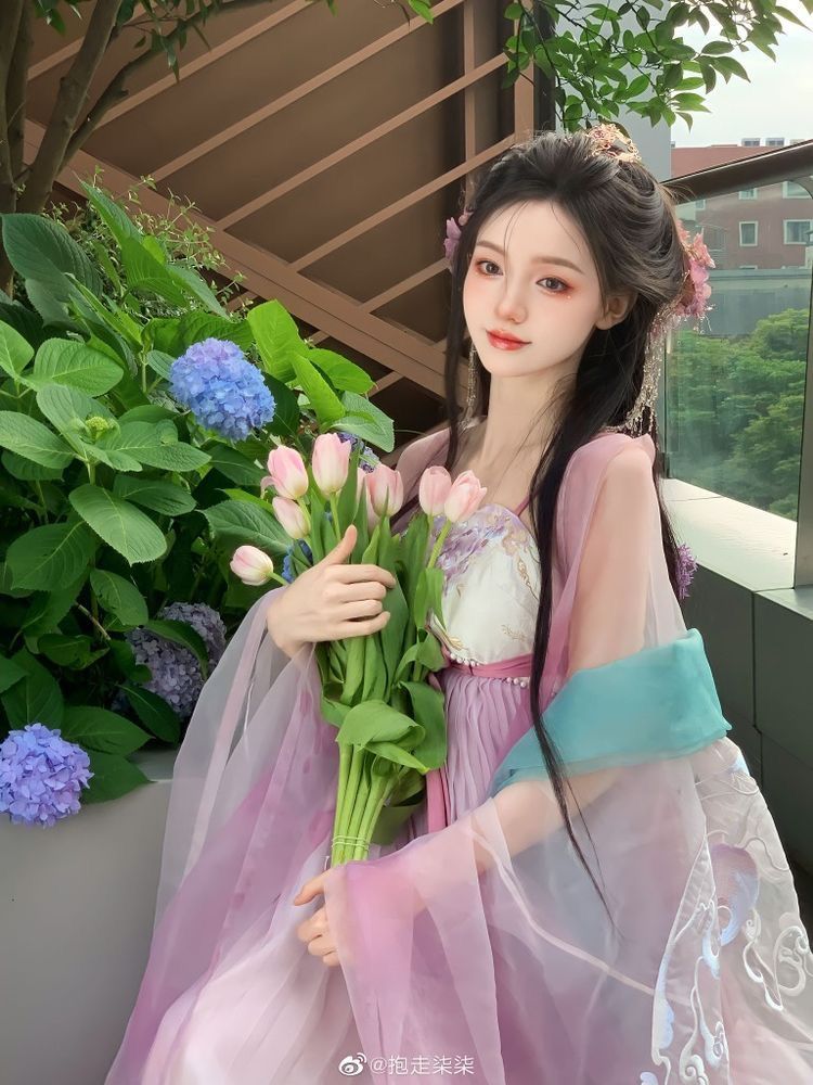 Chinese Style Blouse to Match the Horseface Skirt:A Traditional Elegance Chinese Style Blouse to Match the Horseface Skirt:A Traditional Elegance