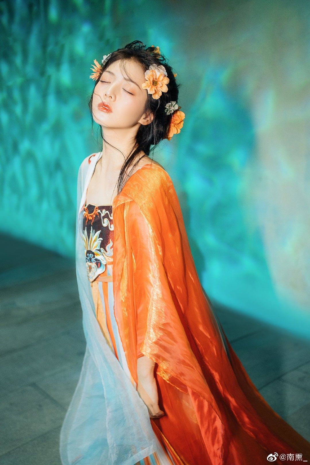 Exploring the Enchanting World of Dunhuang Flying Apsaras in Traditional Hanfu Accessories Exploring the Enchanting World of Dunhuang Flying Apsaras in Traditional Hanfu Accessories
