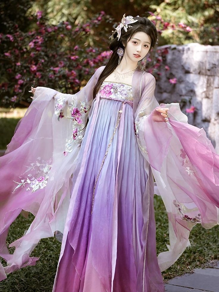 Embracing Summer in Stylish Womens Cheongsam A Guide to Traditional Elegance