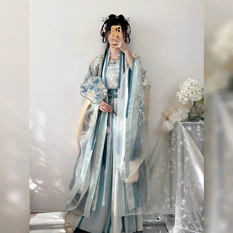Qingyun Nianxiang Original Hanfu:The Revival of Traditional Chinese Elegance Qingyun Nianxiang Original Hanfu:The Revival of Traditional Chinese Elegance