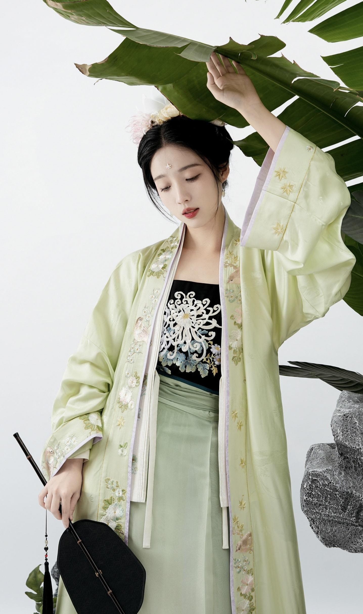 The Charm of Song-Era Hanfu for Petite Figures The Charm of Song-Era Hanfu for Petite Figures