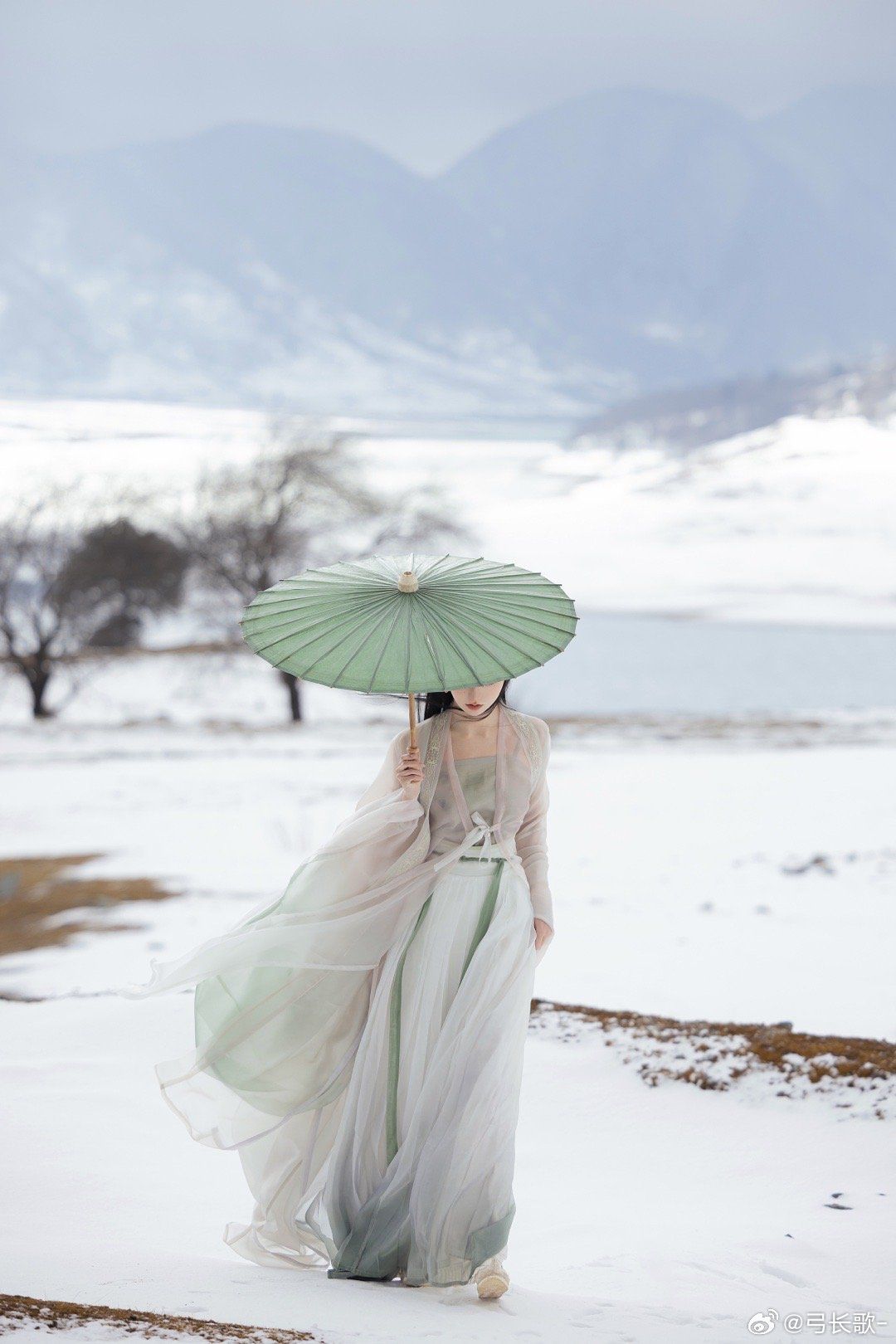The Enigma of a Chic Female Xiaknight in Hanfu Fashion The Enigma of a Chic Female Xiaknight in Hanfu Fashion