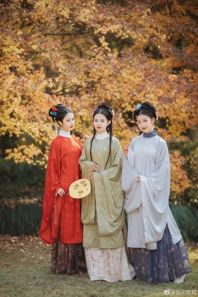 The Elegance of a Bride in a Cheongsam:A Journey Through the Chinese Wedding Ceremony The Elegance of a Bride in a Cheongsam:A Journey Through the Chinese Wedding Ceremony