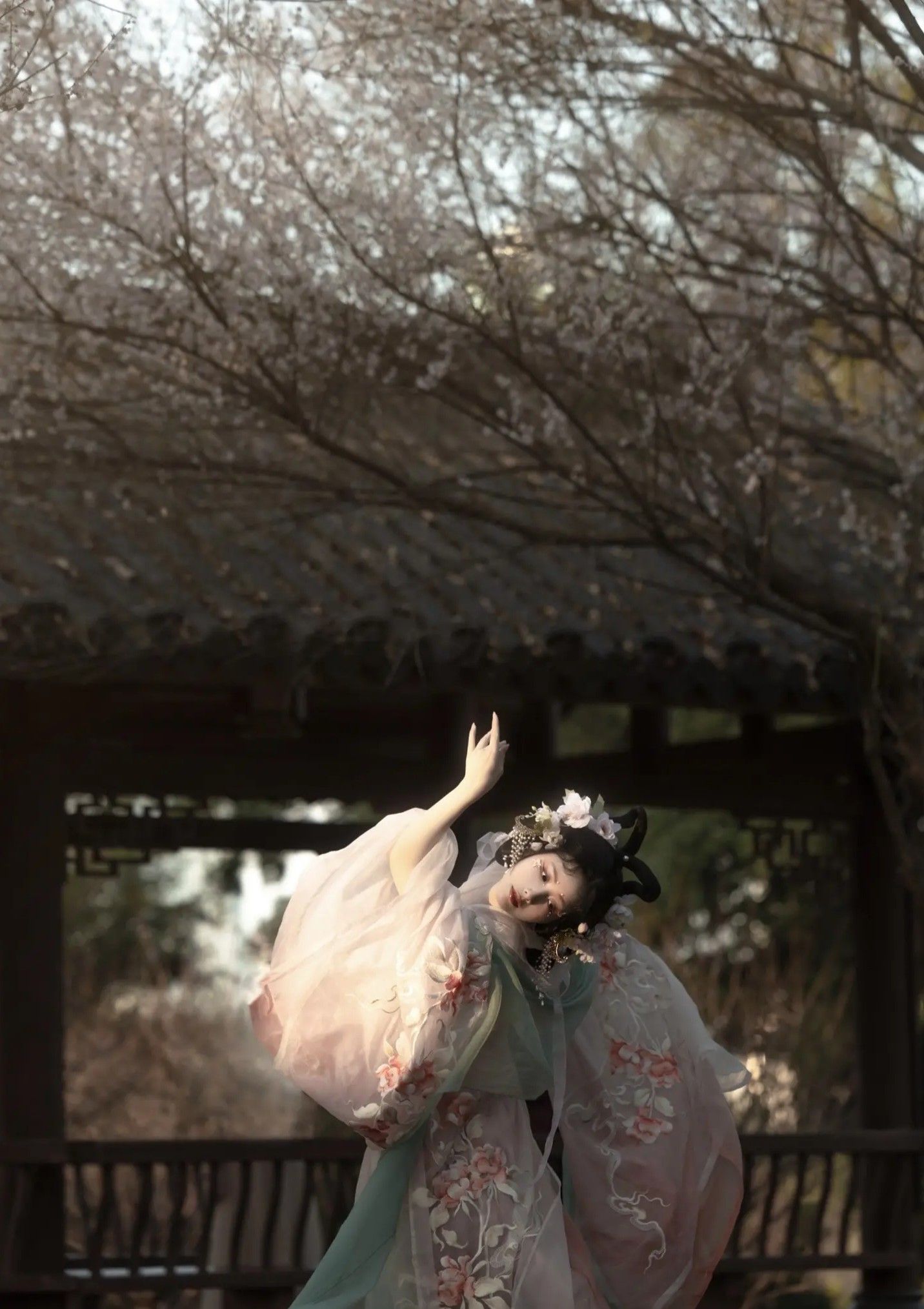 White Half-Body Cheongsam:A Cultural Icon and Fashion Statement White Half-Body Cheongsam:A Cultural Icon and Fashion Statement