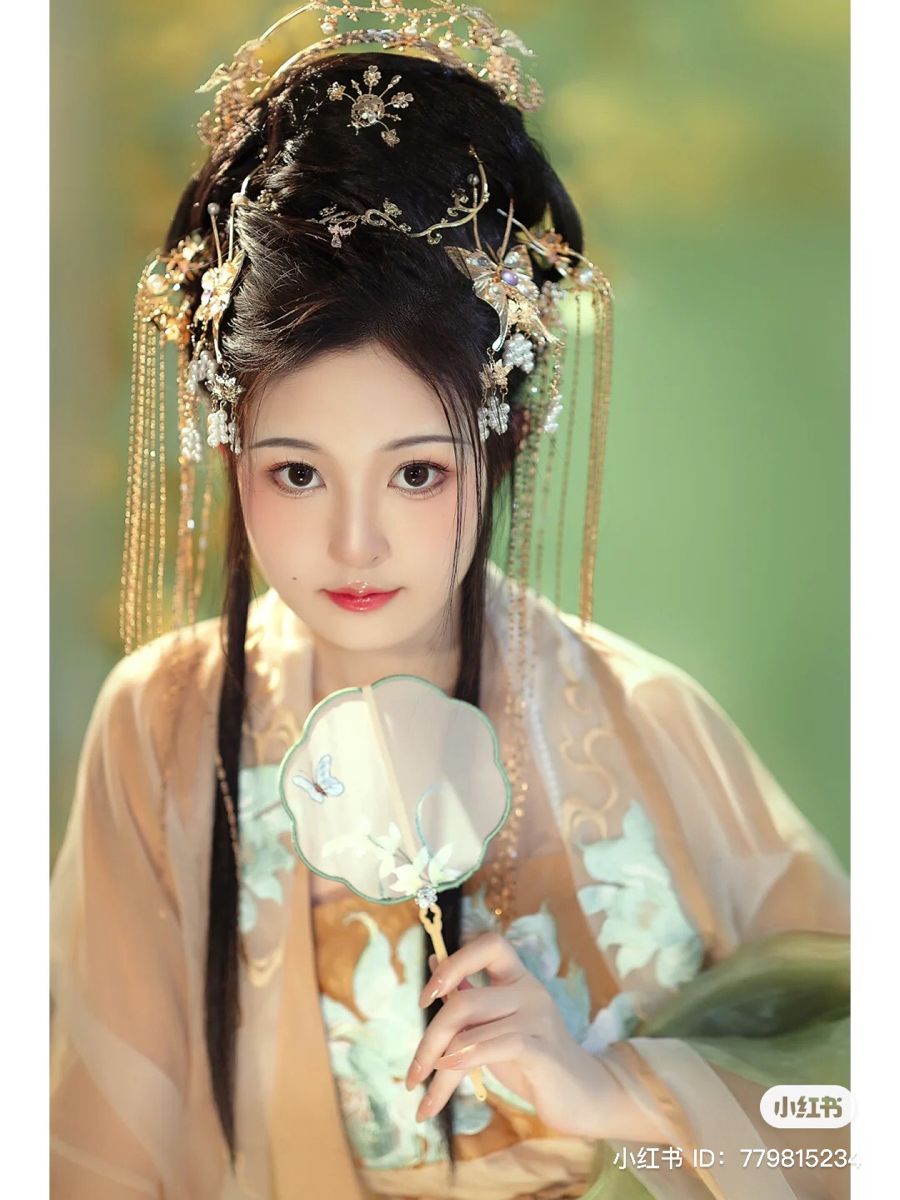 Embracing the New Chinese Style:Qipao Skirts as a Belly-Flattering Fashion Statement