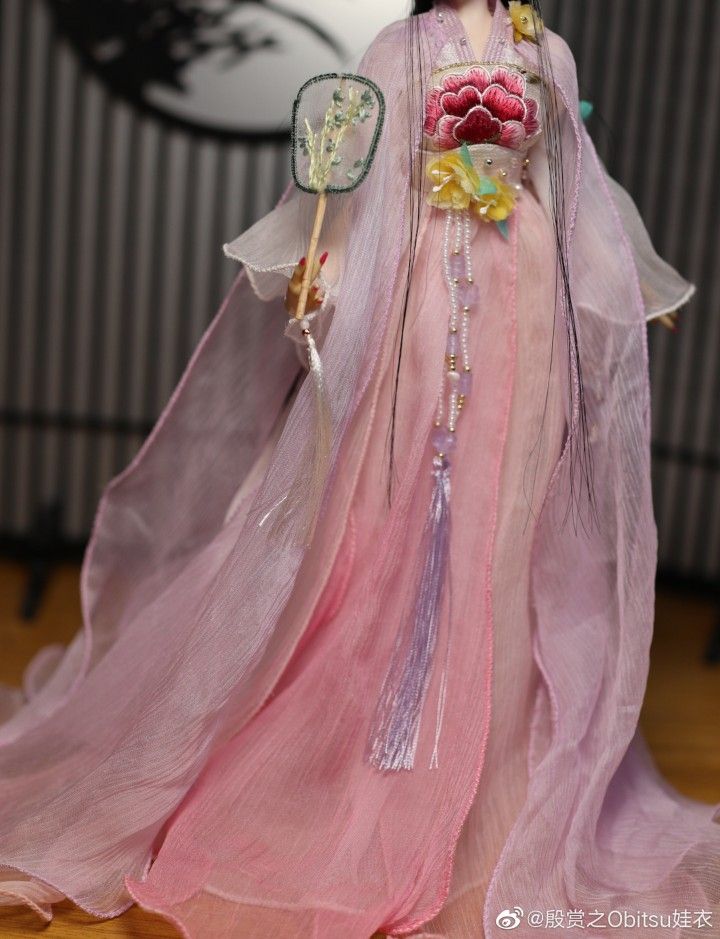 The Year of the Dragon and the Splendor of Hanfu Hooded Robes:A Cultural Exploration The Year of the Dragon and the Splendor of Hanfu Hooded Robes:A Cultural Exploration