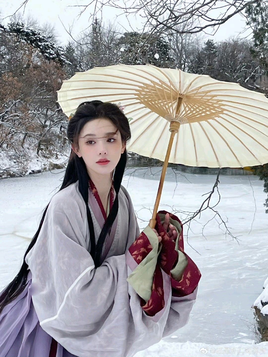Ethereal Beauty in the Starry Night:The Yu Shuxins Hanfu Fashion of Eternal Night Galaxy Ethereal Beauty in the Starry Night:The Yu Shuxins Hanfu Fashion of Eternal Night Galaxy