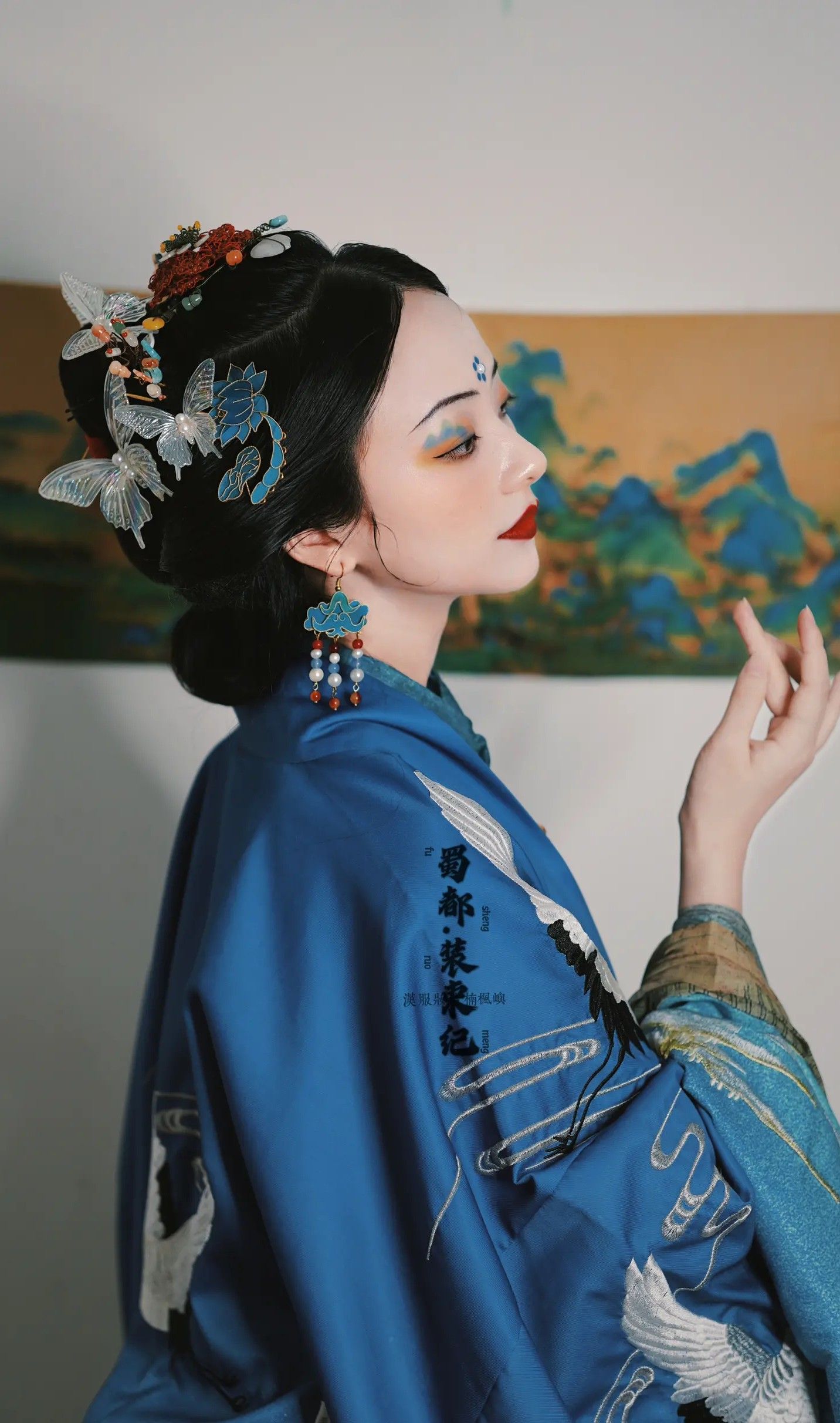 The Revival of Cheongsam:The Monthly Calendar Qipao as a Blend of Tradition and Modernity The Revival of Cheongsam:The Monthly Calendar Qipao as a Blend of Tradition and Modernity