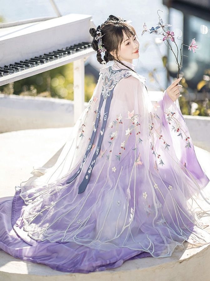 The Enchanting Charm of a Red Hanfu Girl:Embracing the Chinese Tradition The Enchanting Charm of a Red Hanfu Girl:Embracing the Chinese Tradition