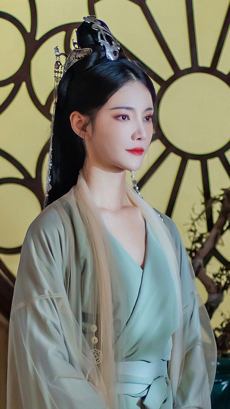 The Splendor of Hanfu Hair Accessories:The Story of Fa Guan 汉服发冠的璀璨魅力) The Splendor of Hanfu Hair Accessories:The Story of Fa Guan 汉服发冠的璀璨魅力)