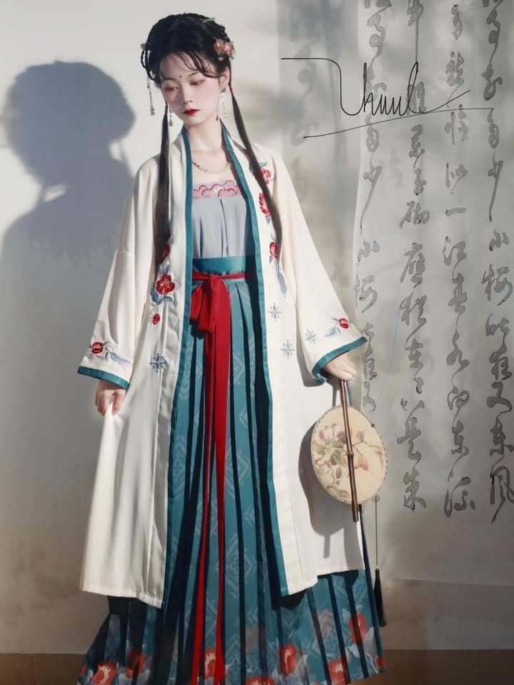 The Rise of Summer Cheongsam:The Allure of Traditional Elegance for Modern Female Students The Rise of Summer Cheongsam:The Allure of Traditional Elegance for Modern Female Students