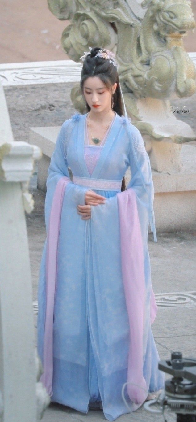 The Evolution of Cheongsam Straps:A Closer Look at the Elegant Qipaos Strapless Design The Evolution of Cheongsam Straps:A Closer Look at the Elegant Qipaos Strapless Design
