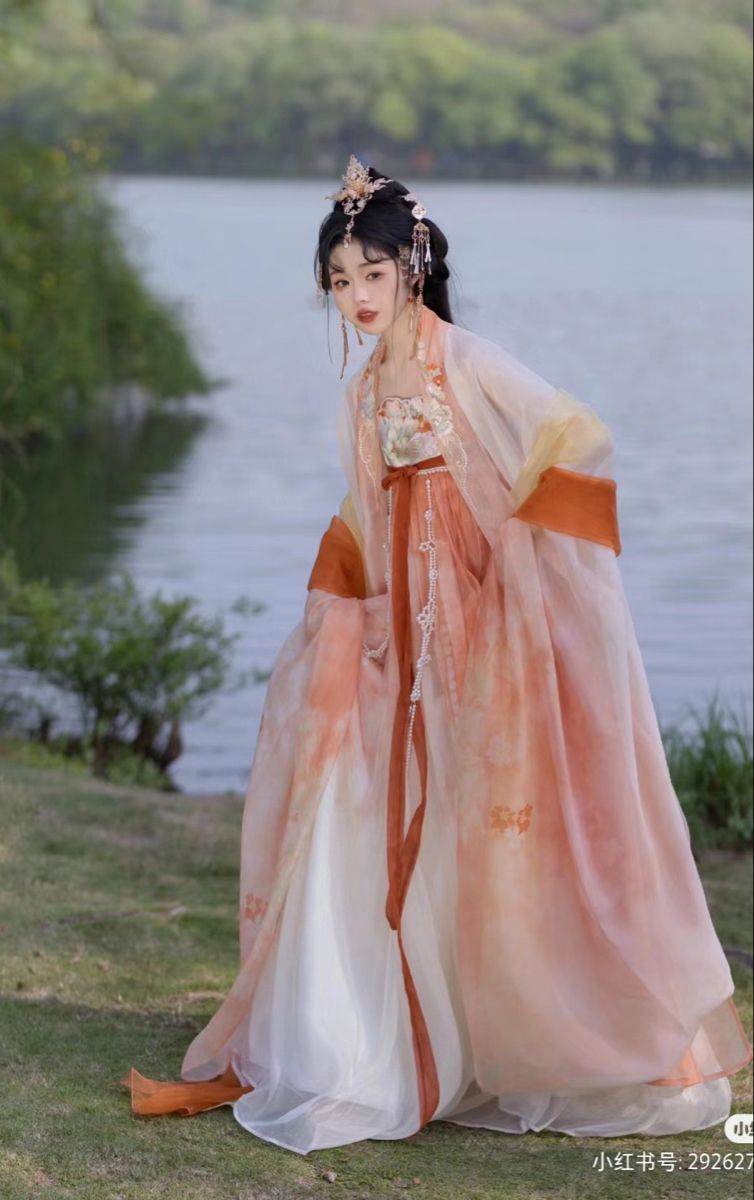 The Enigma of the Seven-Point Sleeve Cheongsam Woman The Enigma of the Seven-Point Sleeve Cheongsam Woman