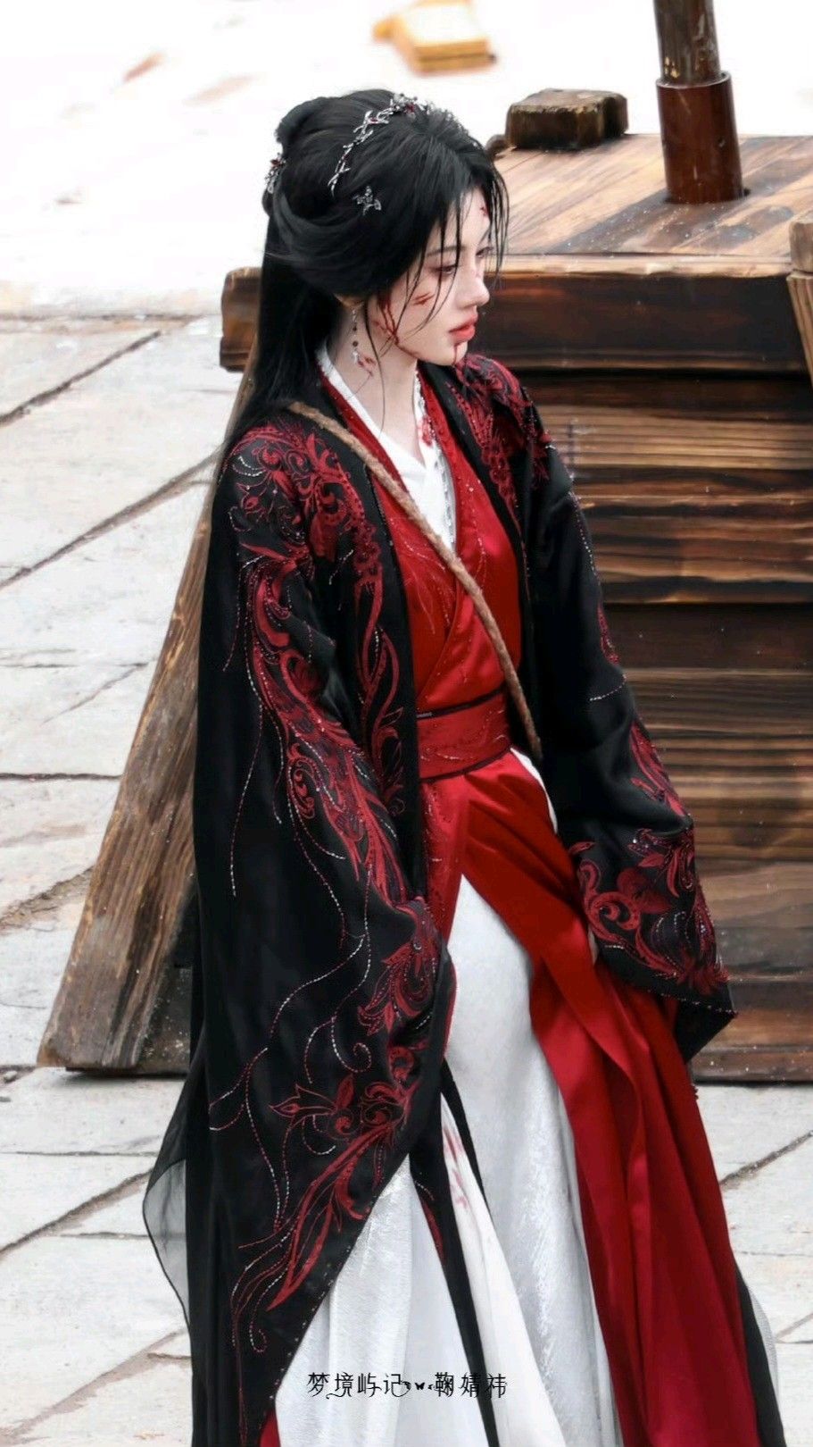 The Fabric of Traditional Chinese Hanfu:A Journey into its Making The Fabric of Traditional Chinese Hanfu:A Journey into its Making