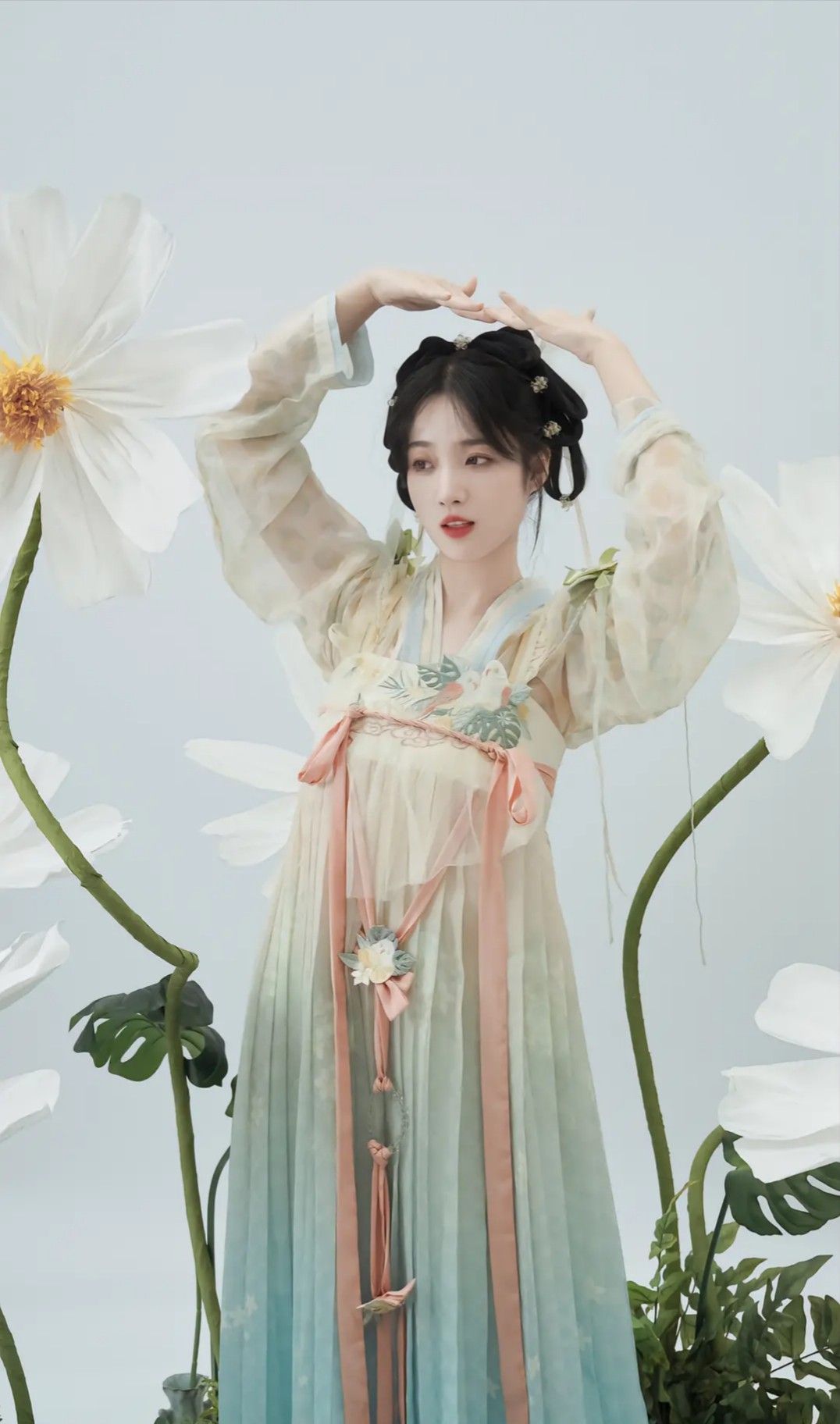 Cloud-Veiled Splendor:Original Hanfu Fashion of Yunmu Jinse Cloud-Veiled Splendor:Original Hanfu Fashion of Yunmu Jinse