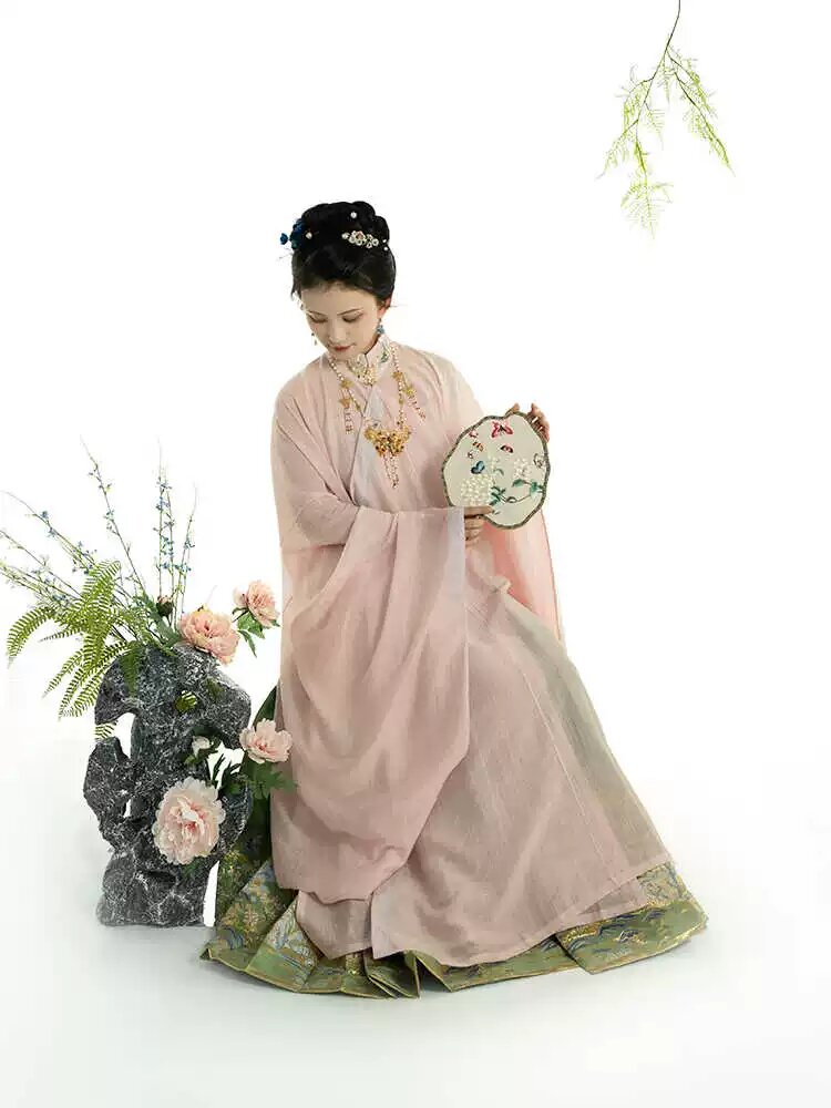 The Long-Style Outer Shirts of Hanfu:A Journey into Traditional Chinese Elegance The Long-Style Outer Shirts of Hanfu:A Journey into Traditional Chinese Elegance