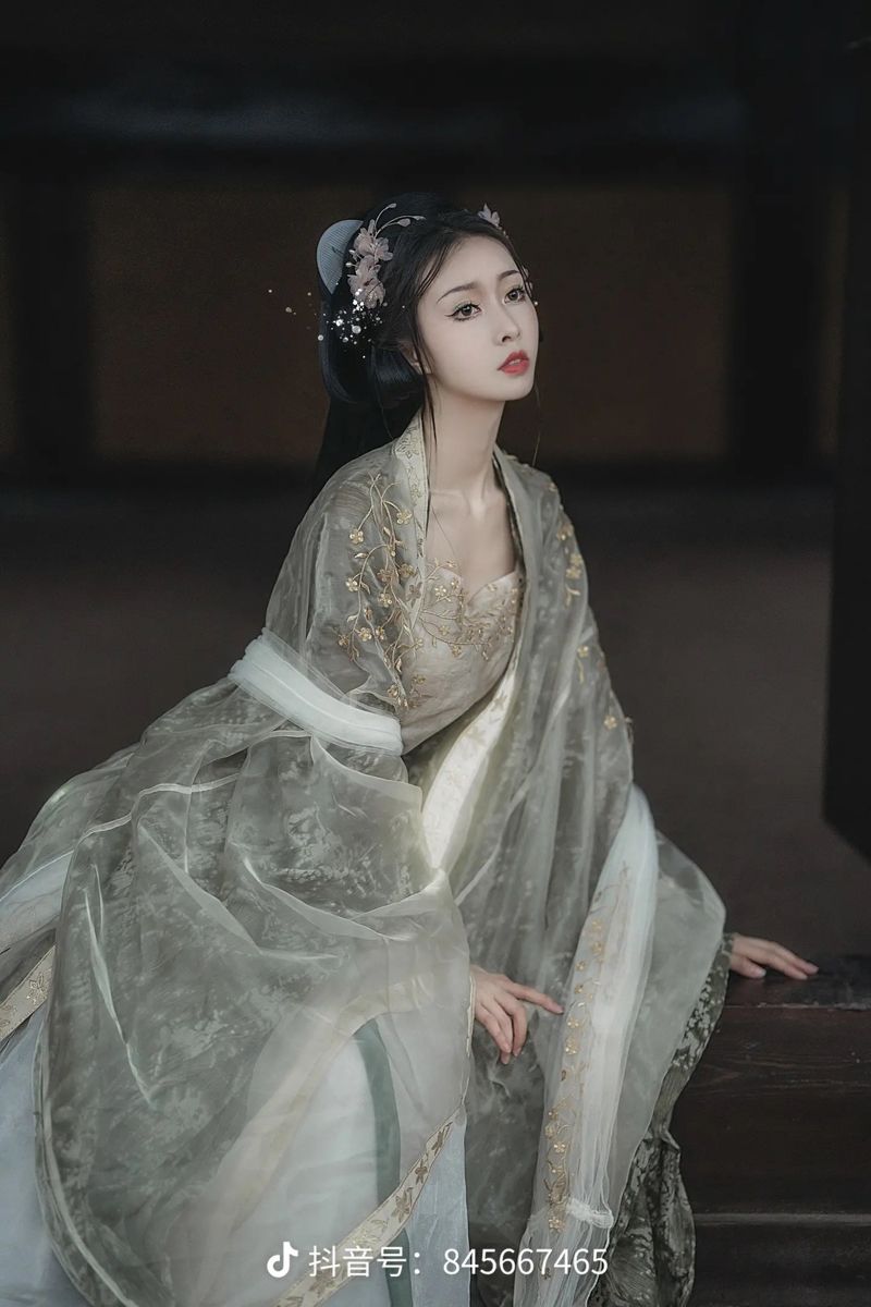 Peony Cheongsam:A Blend of Tradition and Elegance Peony Cheongsam:A Blend of Tradition and Elegance