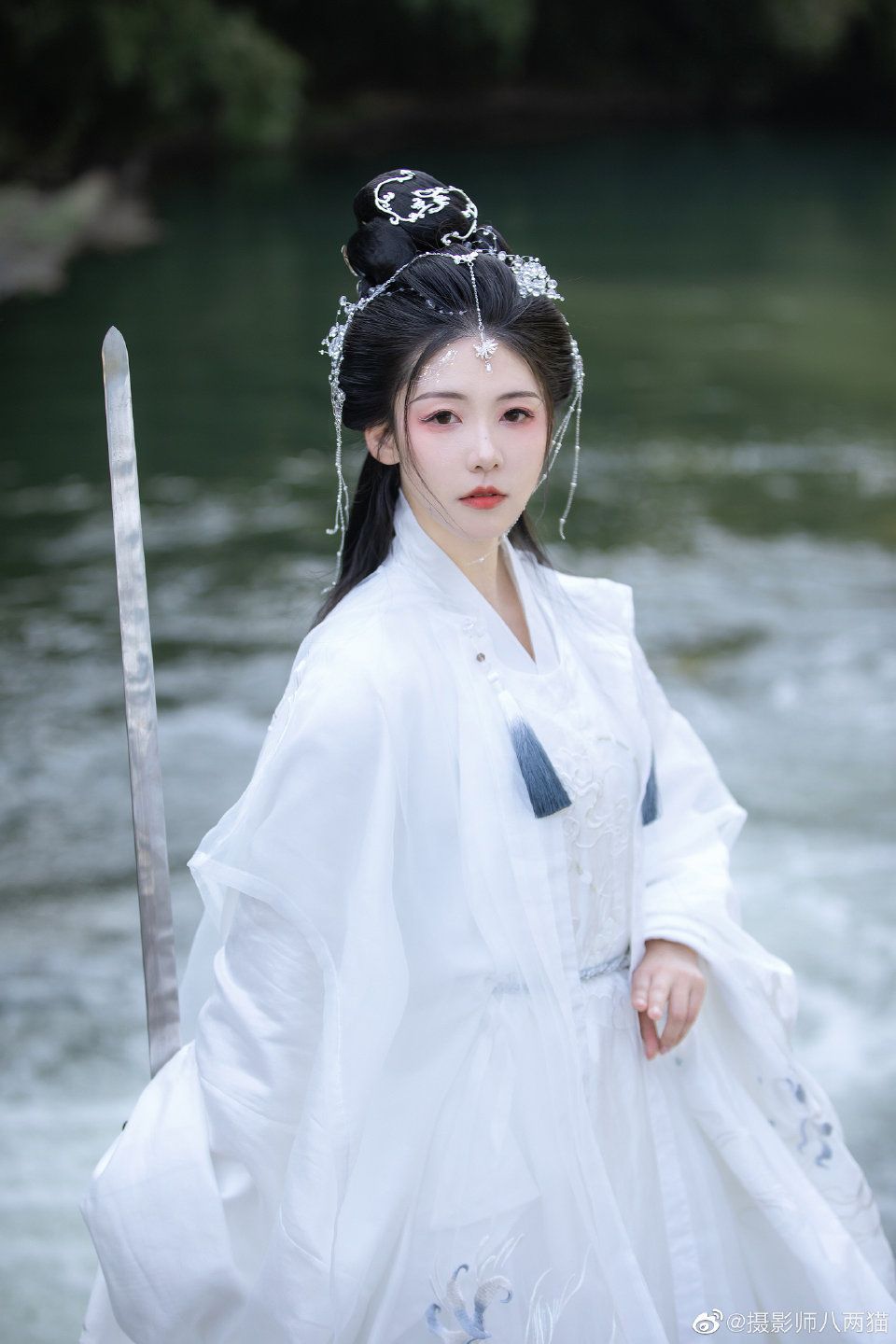Ancient Beauty in Modern Light:The Enchanting Princess in Traditional Hanfu Costume Ancient Beauty in Modern Light:The Enchanting Princess in Traditional Hanfu Costume