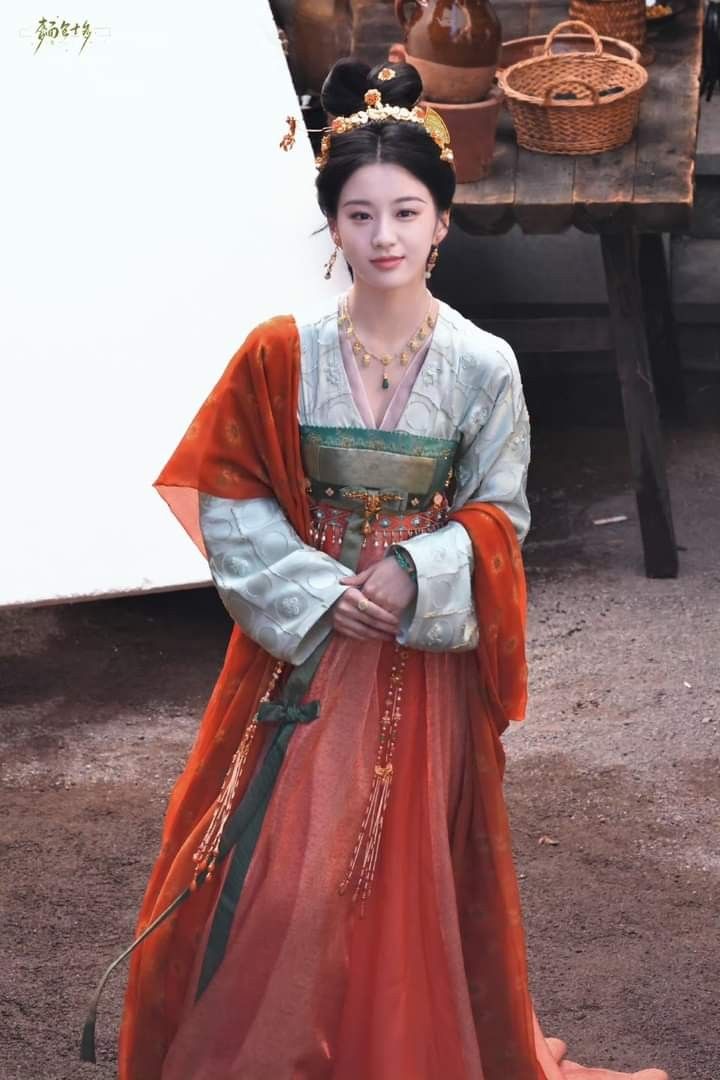 The Mamens Skirt and Crown:A Cultural Exploration of Traditional Chinese Dress and Headdress The Mamens Skirt and Crown:A Cultural Exploration of Traditional Chinese Dress and Headdress