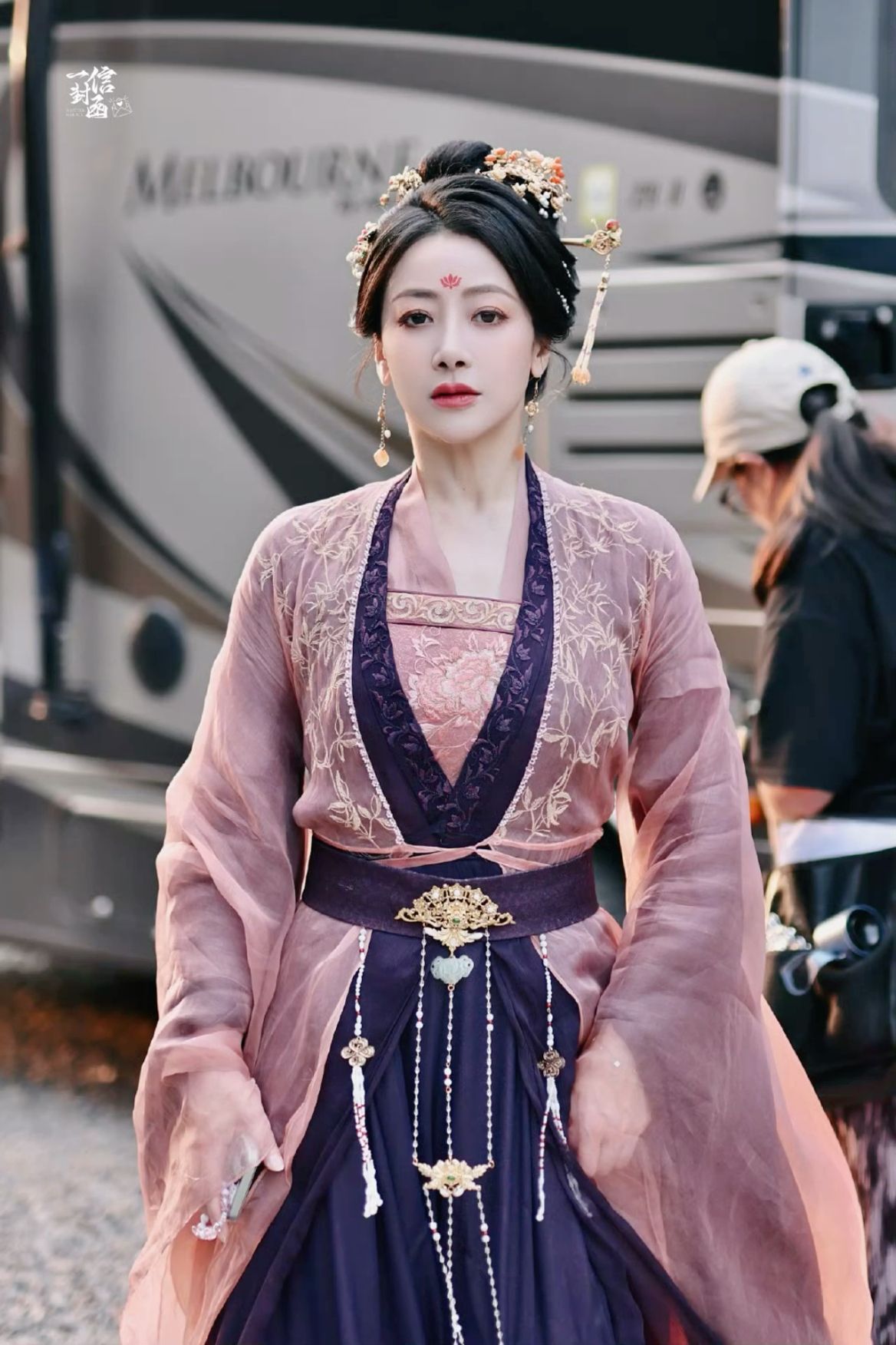 The Enchantment of a Pink Tang Suit:A Cultural and Fashionable Exploration The Enchantment of a Pink Tang Suit:A Cultural and Fashionable Exploration