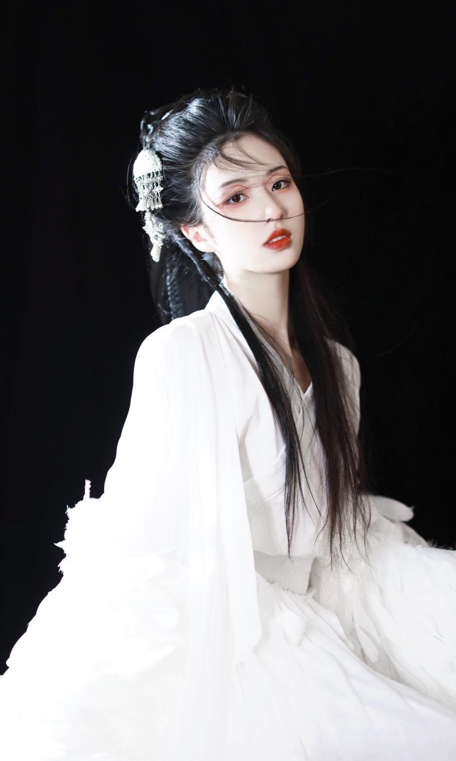 The Red Ribbon Hanfu:A Blend of Tradition and Modernity The Red Ribbon Hanfu:A Blend of Tradition and Modernity