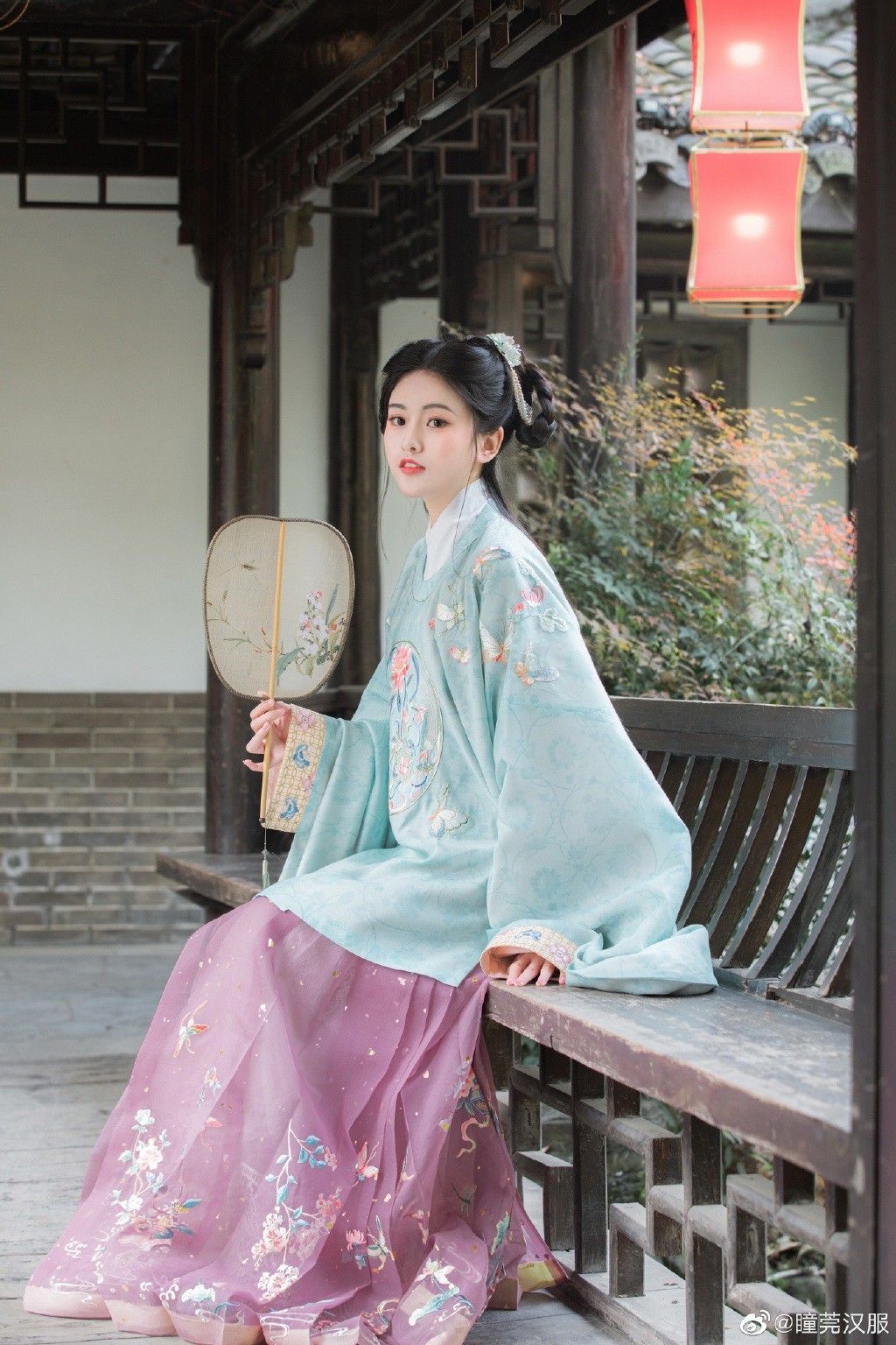 Winter-Ready:The Enchantment of Hanfu-Style Girls Dress for Autumn and Winter Seasons Winter-Ready:The Enchantment of Hanfu-Style Girls Dress for Autumn and Winter Seasons