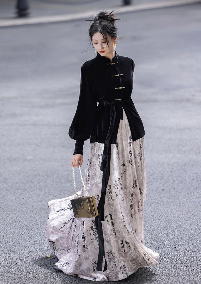 Embracing the Bold and Beautiful:The Short Cheongsam as a Seductive Fashion Statement Embracing the Bold and Beautiful:The Short Cheongsam as a Seductive Fashion Statement