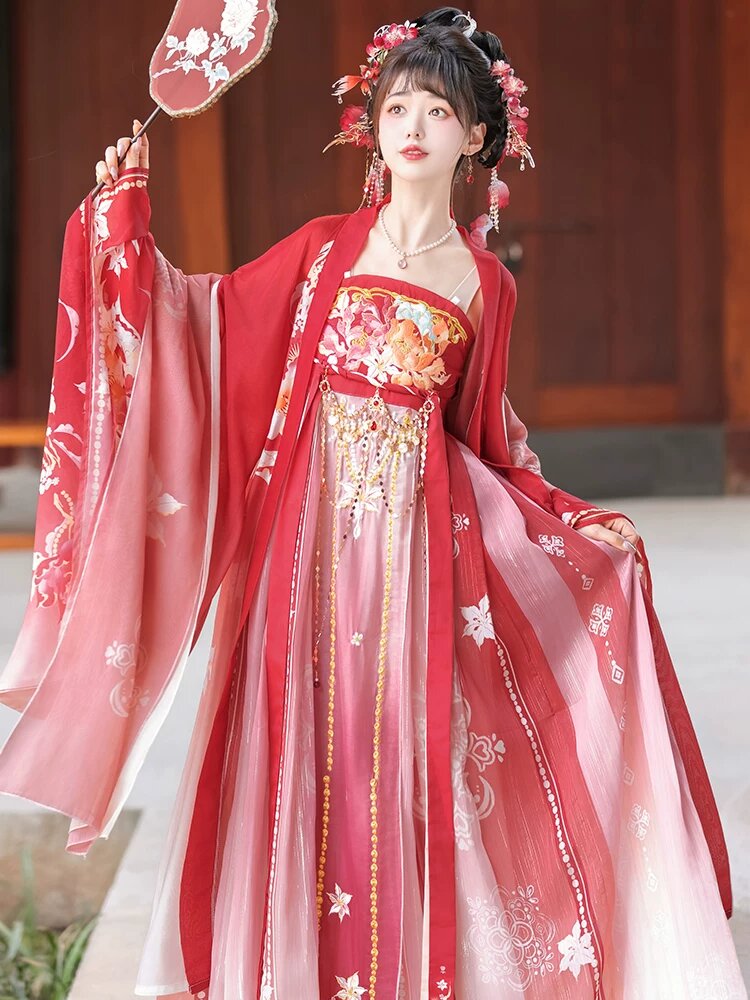 Reimagining Traditional Cheongsam for Modern Teenage Girls:Embracing the Evolution of Youth Fashion Reimagining Traditional Cheongsam for Modern Teenage Girls:Embracing the Evolution of Youth Fashion