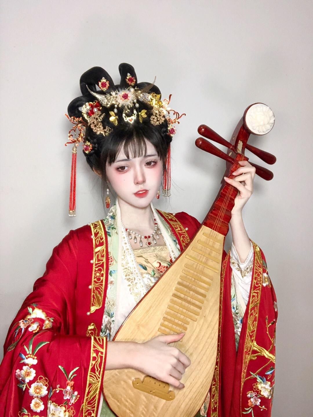 The Splendor of Hanfu:Exploring the Elegance of Half-Body Skirts in Traditional Chinese Fashion The Splendor of Hanfu:Exploring the Elegance of Half-Body Skirts in Traditional Chinese Fashion
