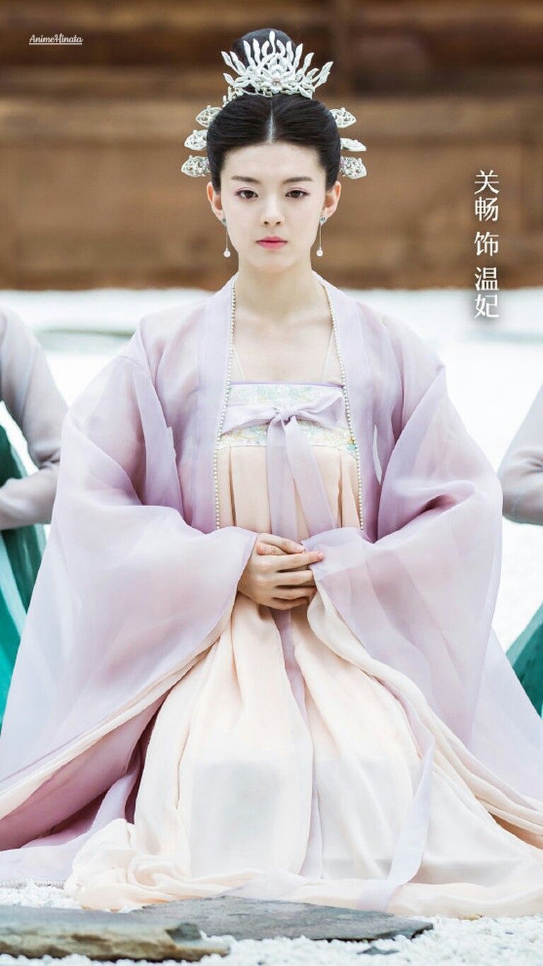 Revival of Immortal Elegance:The Resurgence of Traditional Hanfu Clothing Revival of Immortal Elegance:The Resurgence of Traditional Hanfu Clothing
