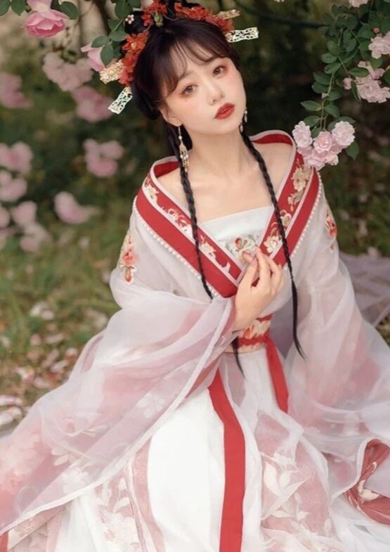 The Splendor of Ming-Style Hanfu Jewelry:The Yueluo Necklace The Splendor of Ming-Style Hanfu Jewelry:The Yueluo Necklace