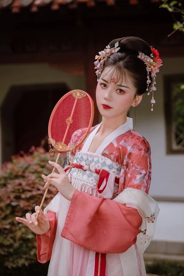 Elegant Summer Hanfu for Little Girls:A Guide to Traditional Chinese Fashion Elegant Summer Hanfu for Little Girls:A Guide to Traditional Chinese Fashion