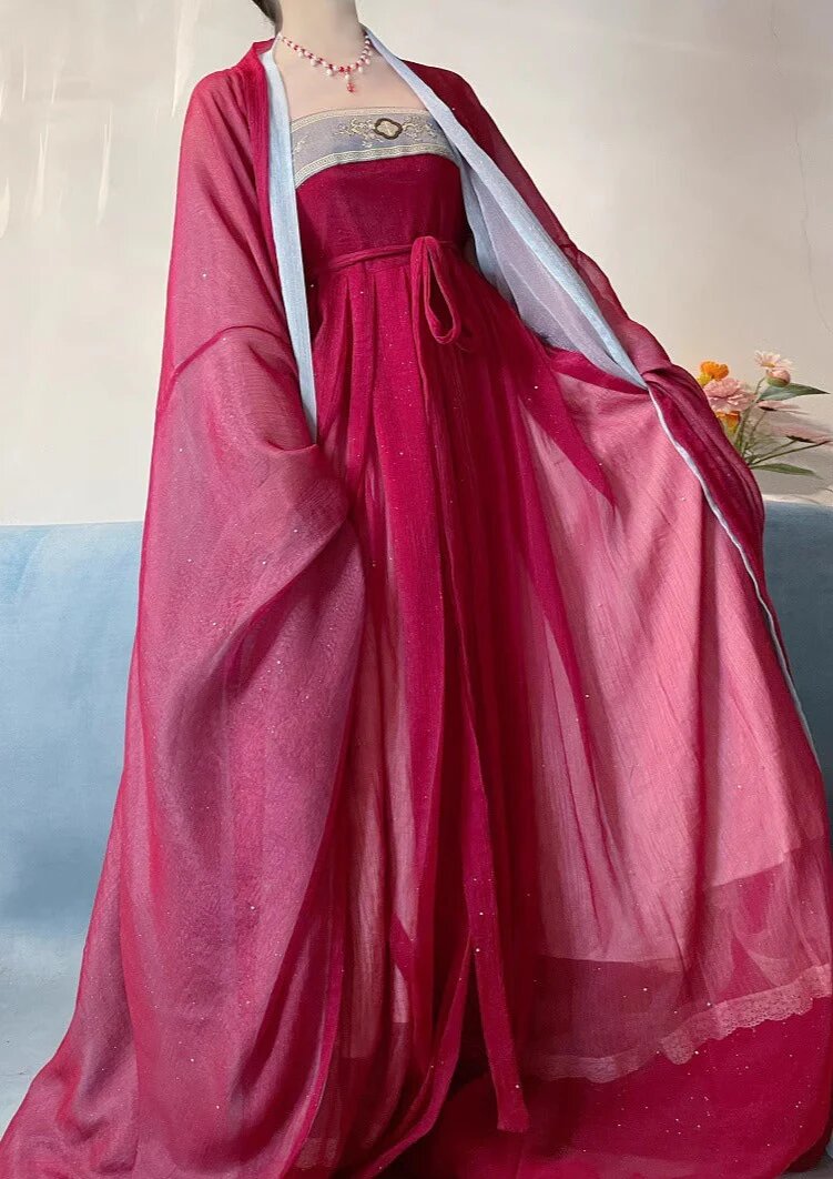 Embracing the New Chinese-Style Reimagined Cheongsam for the Plus-Size Body Embracing the New Chinese-Style Reimagined Cheongsam for the Plus-Size Body