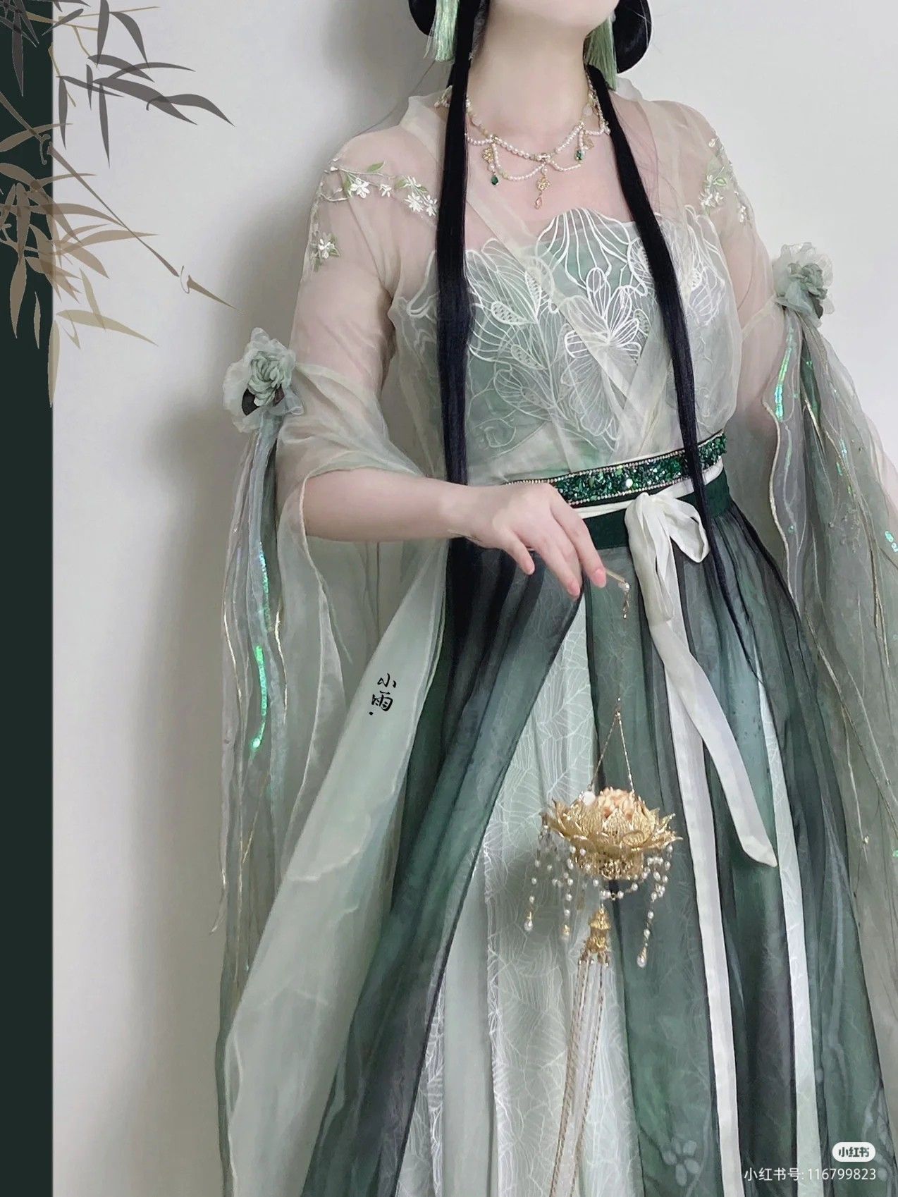 The Evolution of Qipao Through the Lens of Eugean Silk The Evolution of Qipao Through the Lens of Eugean Silk