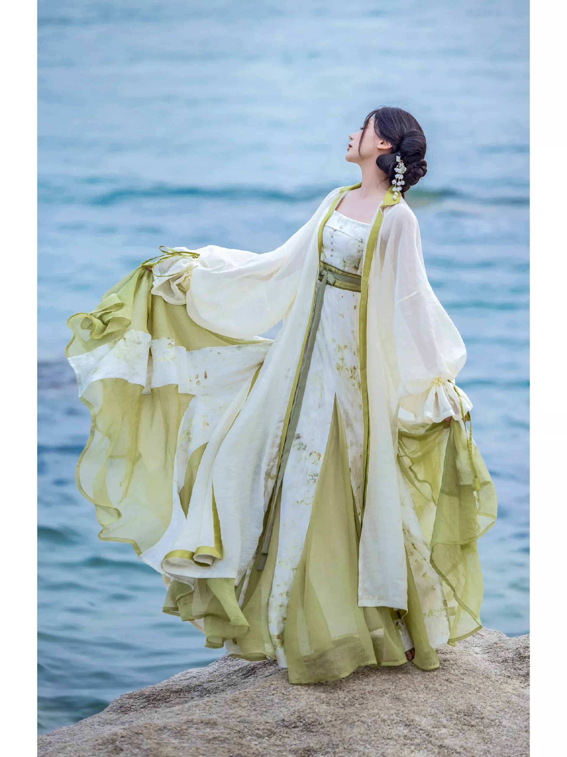 Gong Yuyis Original Hanfu Costume:The Initial Makeup Journey Gong Yuyis Original Hanfu Costume:The Initial Makeup Journey