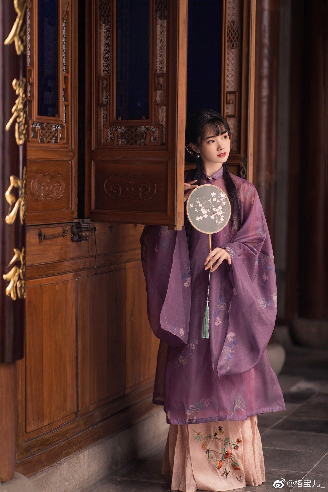 Embracing the Elegance of Black Hanfu:Plus-Size Women Embodying Traditional Chinese Beauty Embracing the Elegance of Black Hanfu:Plus-Size Women Embodying Traditional Chinese Beauty