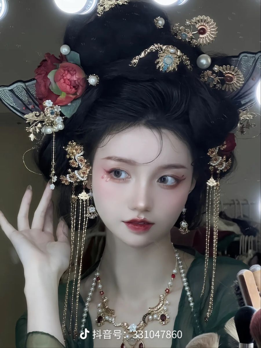 Reimagining the Cheongsam:Modern Youthful Version for Teen Girls with Square Neckline Reimagining the Cheongsam:Modern Youthful Version for Teen Girls with Square Neckline