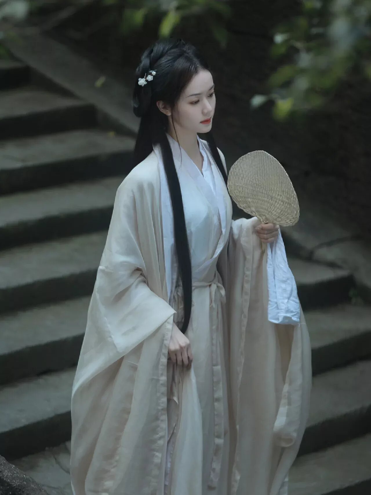 Hangzhou Silk Cheongsam:The Splendor of Soft Draped Elegance Hangzhou Silk Cheongsam:The Splendor of Soft Draped Elegance
