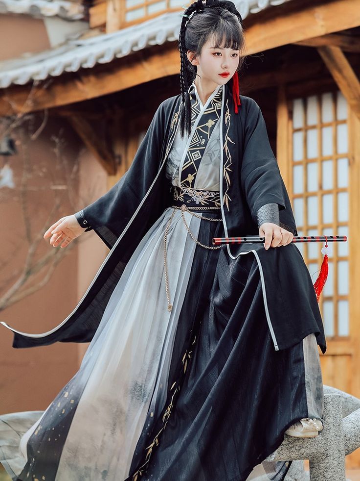 Elegant Charm of Cheongsam:The Quintessence of Chinese Traditional Beauty Elegant Charm of Cheongsam:The Quintessence of Chinese Traditional Beauty