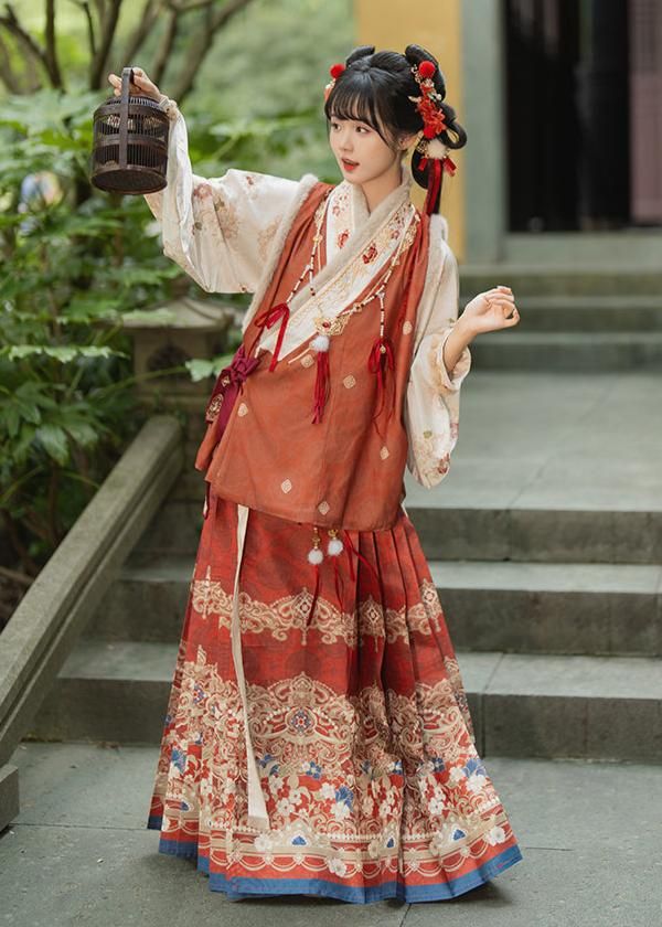 Original Hanfu Robes:A Fairy-like Journey into Authentic Cultural Elegance Original Hanfu Robes:A Fairy-like Journey into Authentic Cultural Elegance